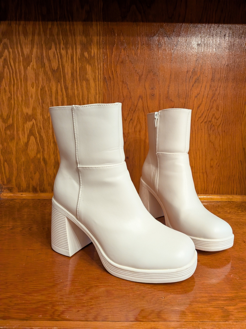 Women's White Platform Boots Halloween Costume Or Bridal, Like New